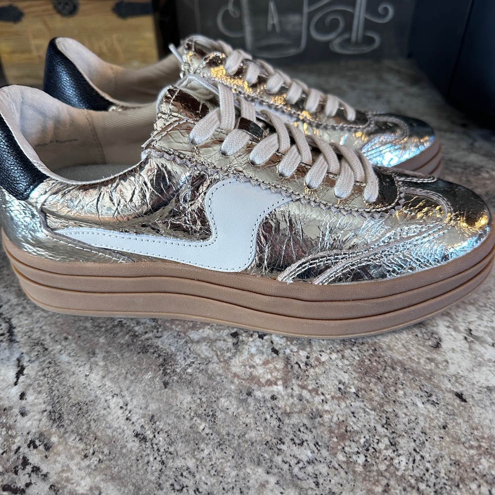 Dolce Vita Stylish Gold metallic sneakers